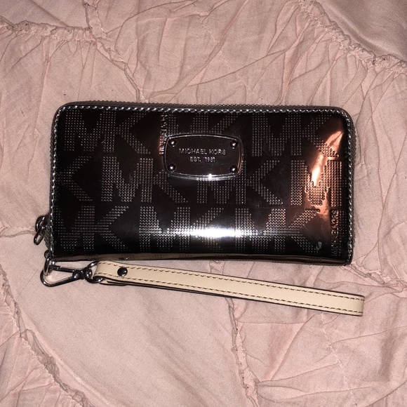 KORS Michael Kors Handbags - Michael Kors wristlet